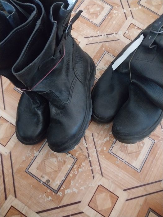 Продам керзовын сапоги новые.