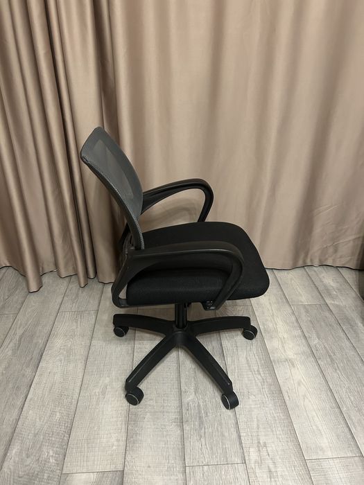 Офисное кресло