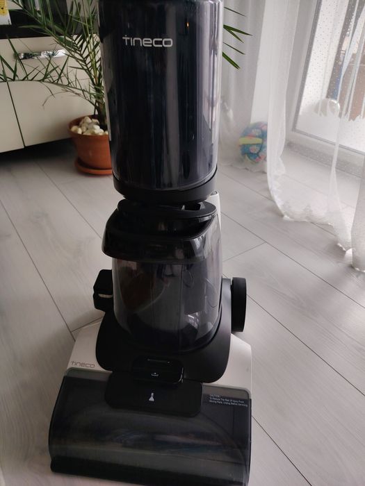 Aspirator profesional TINECO pentru covoare, mocheta