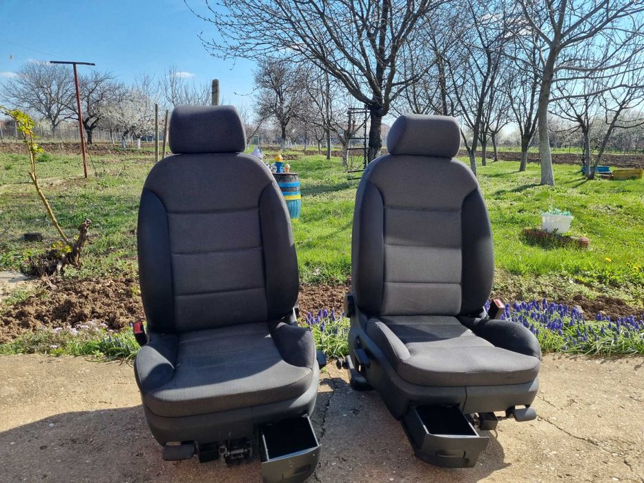 Здравейте! Продавам две предни седалки от Ауди а3, 1.6, 4 врати.