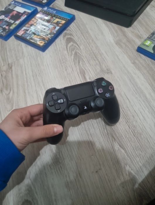 PlayStation 4 cu multe jocuri