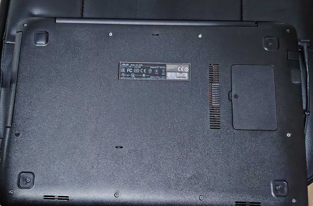 Laptop Asus 4Gb ram și 512 Rom