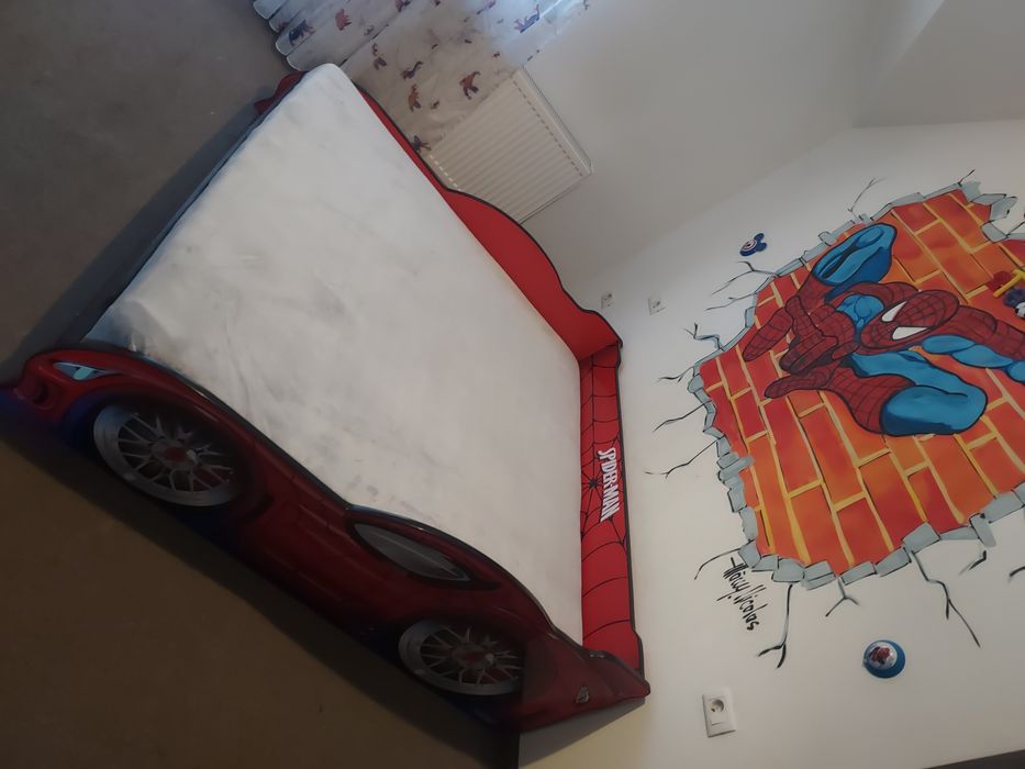 Pat masina Spider-Man, dimensiuni 160×160 cu saltea din spuma inclusa