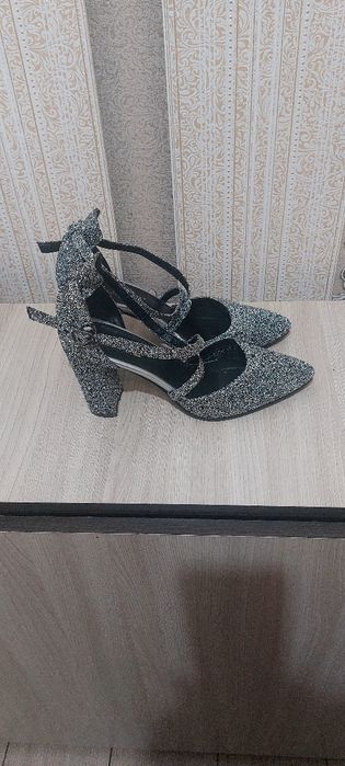 продам женские туфли