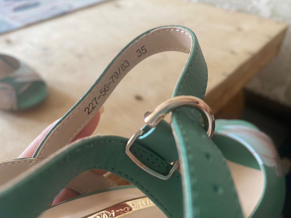 Продам туфли новые