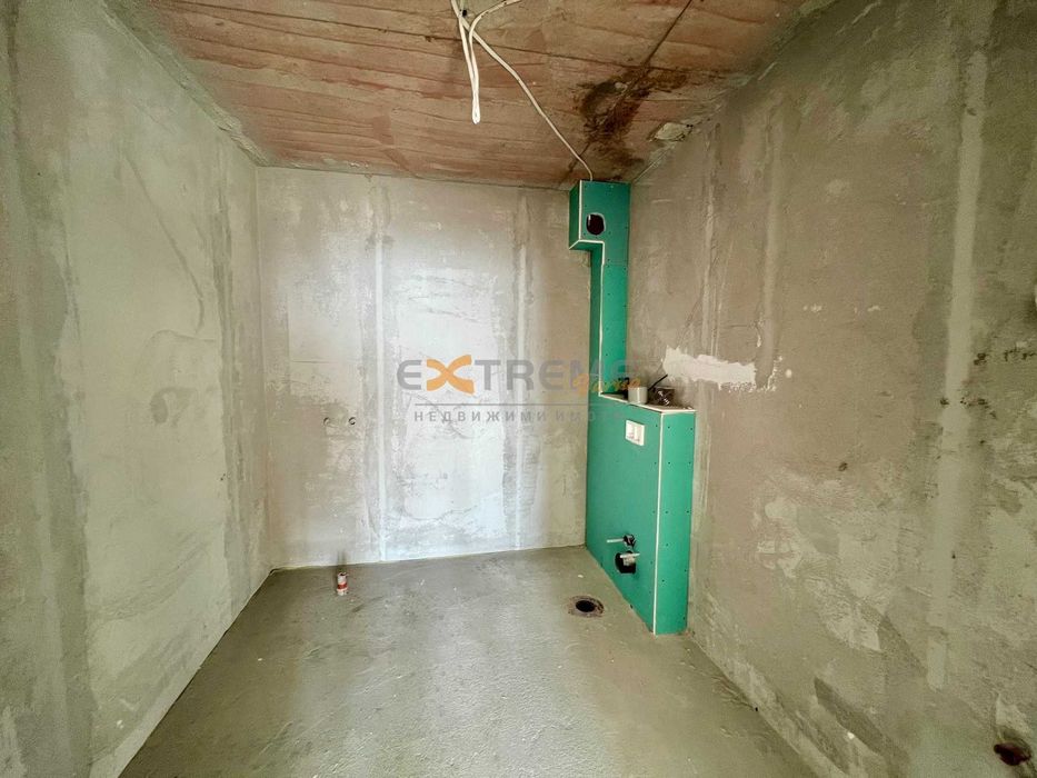 Продава се Четиристаен апартамент в Варна, м-т Св. Никола - 263 кв.м за 2013 €/кв.м - Снимка #4