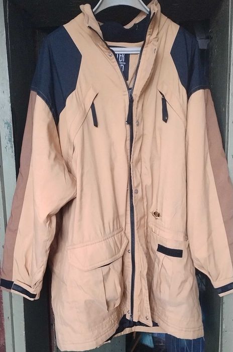 Четири мъжки парки, в много добро състояние.