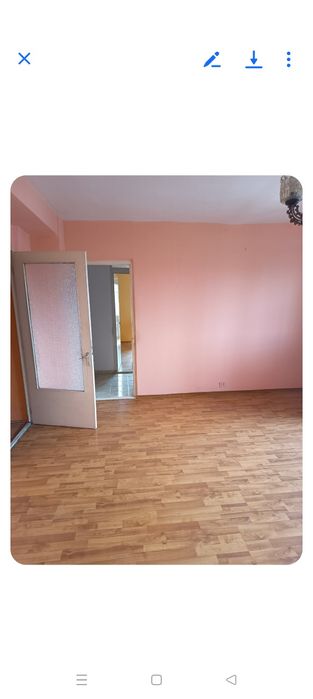 Vind apartament 2 camere,semidecomandat,et 3/4,zona HCC,gol fără gaze,acte la zi
