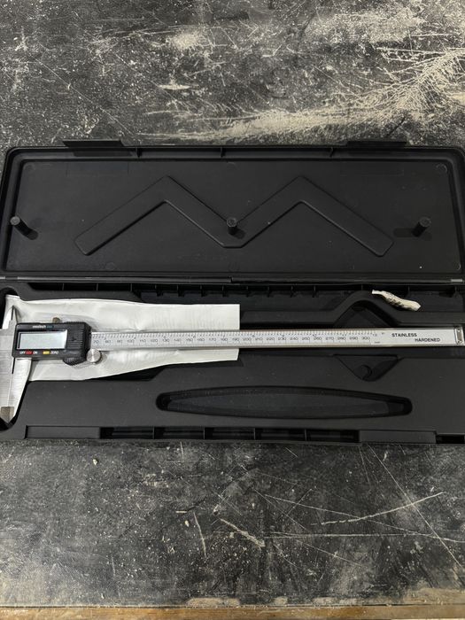 Штангенциркуль электронный