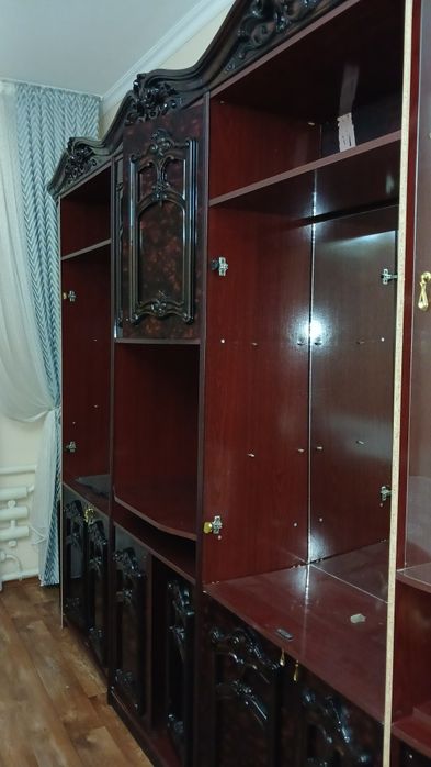 Отдам даром стенку