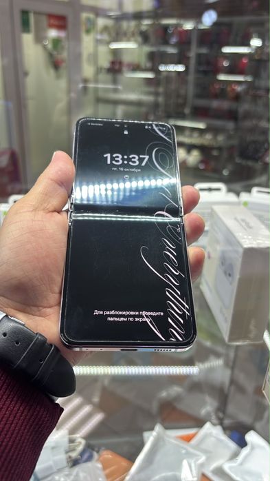 Samsung Galaxy Z Flip 5 256гб идеал