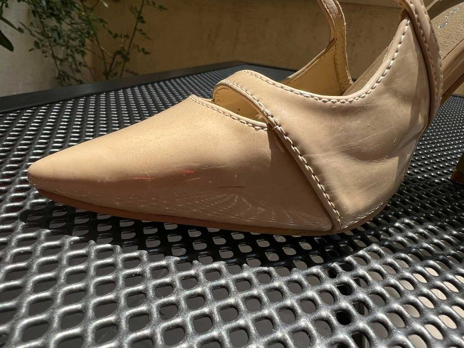 Дамски обувки на висок ток бежови лачени, номер 36