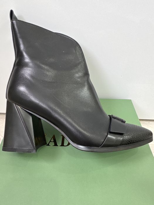 Ботильоны на устойчивом каблуке.