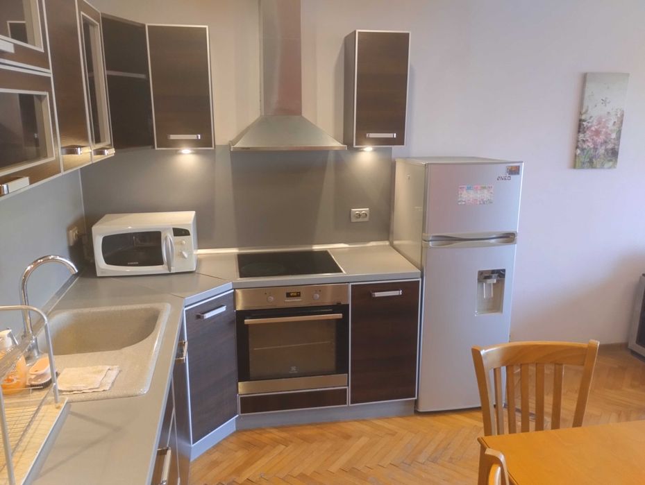 Дава се под наем Тристаен апартамент в Варна, Базар Левски - 75 кв.м за 525 € - Снимка #4