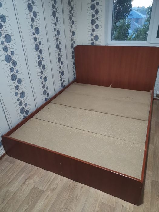Продам кровать без матраса, разобранная