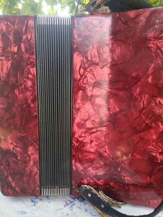 Vând urgent acordeon weltmeister stella negociabil