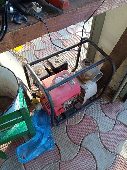 Vând motopompa și freza de zapada