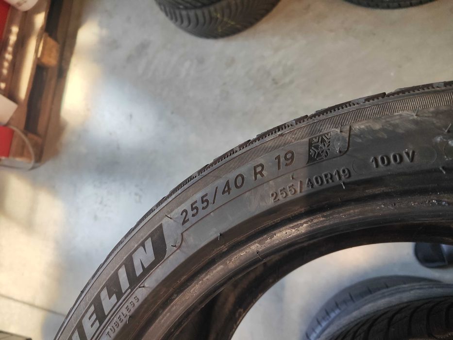 2бр.зимни гуми 255/40/19 Michelin