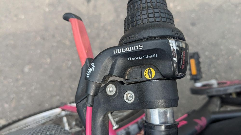 Bicicleta fete roz cu cos