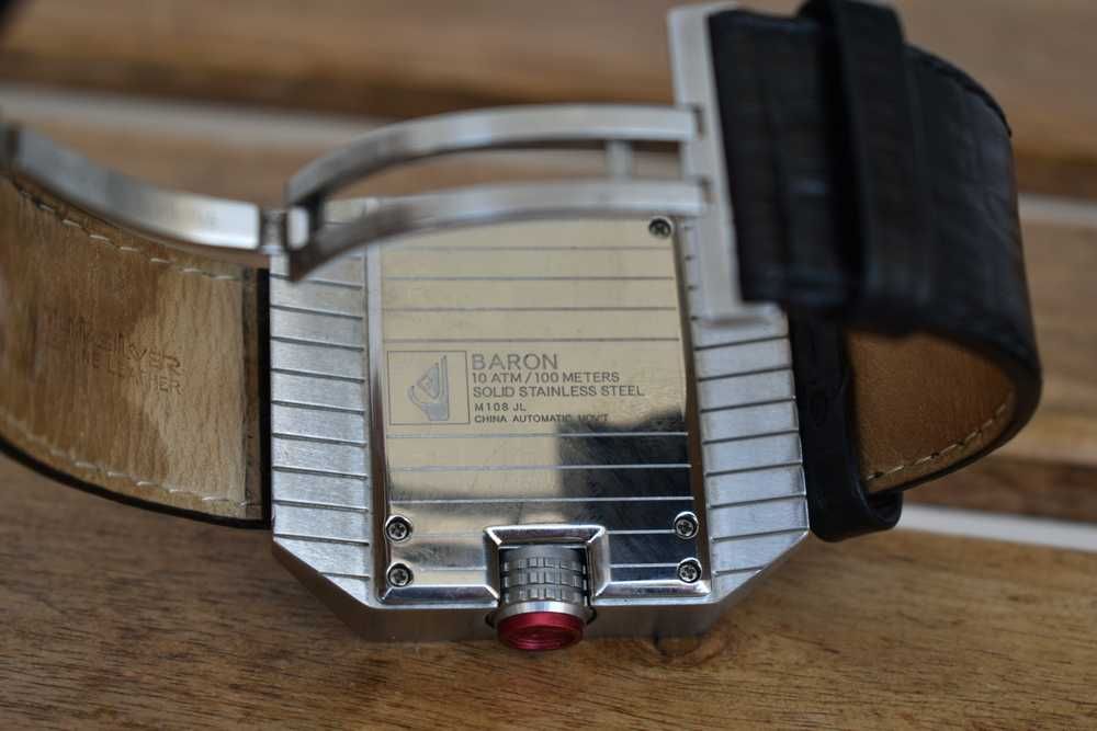 Часовници Fossil Starck и Quicksilver Baron