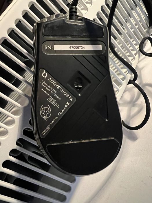 Mouse-ul este de vânzare cu iluminare din spate.