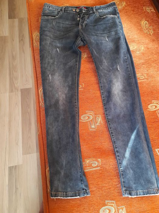 Superoferta. Vand 10 perechi  de blugi