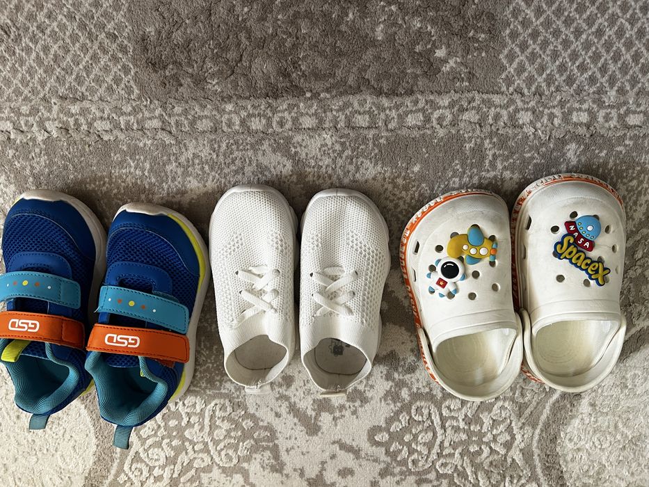 Продам детскую обувь