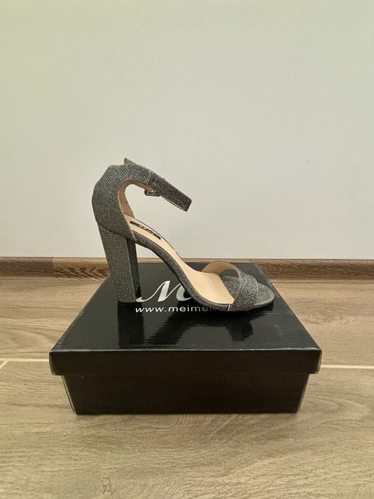 Високи обувки на ток