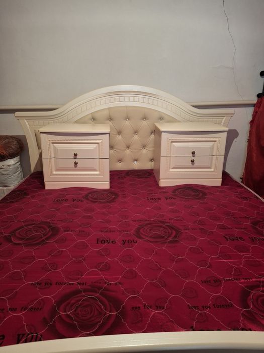 Двуспальный кровать сатылады.