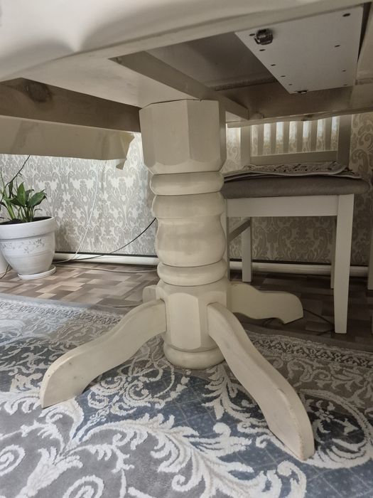 Продается гостинный стол