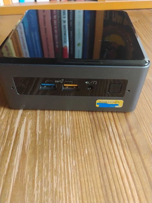 Mini PC Intel BOXNUC8i3BEH2 (fără cablu de alimentare)