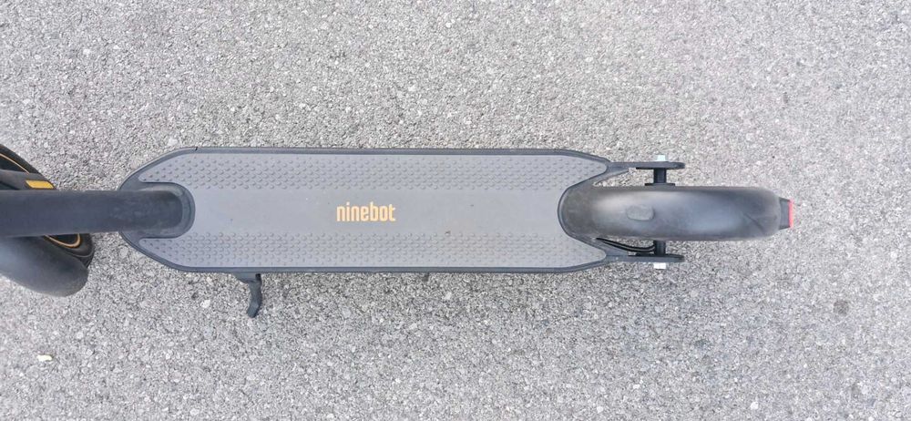 Ninebot MAX G30 - с нова батерия и спукана гума
