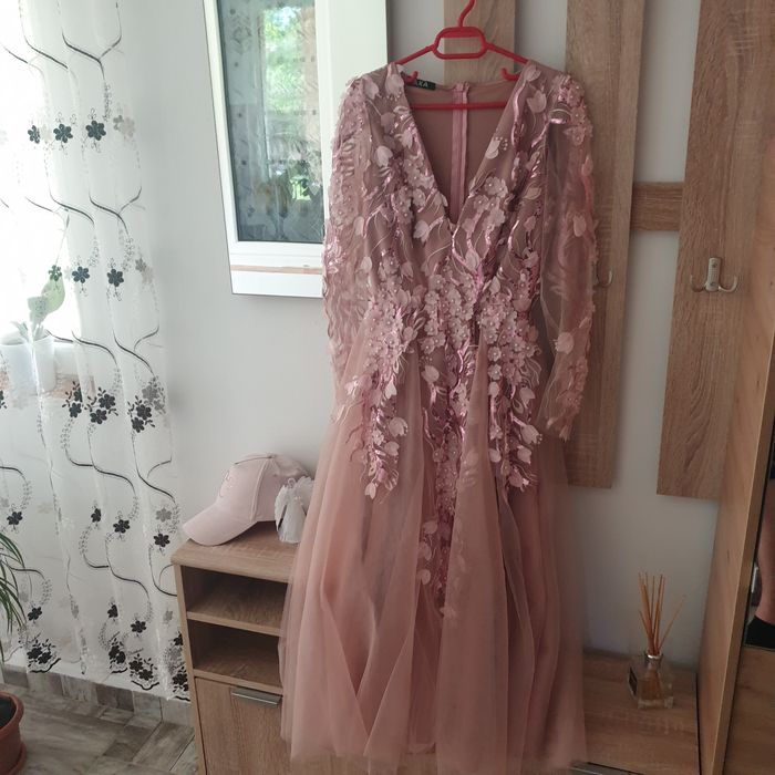 Vând Rochii pentru domnisoare