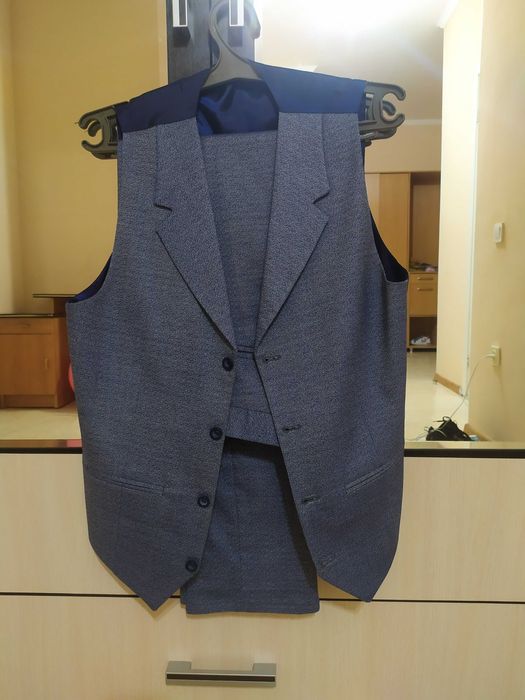 Мужской костюм тройка Турция 44 размер