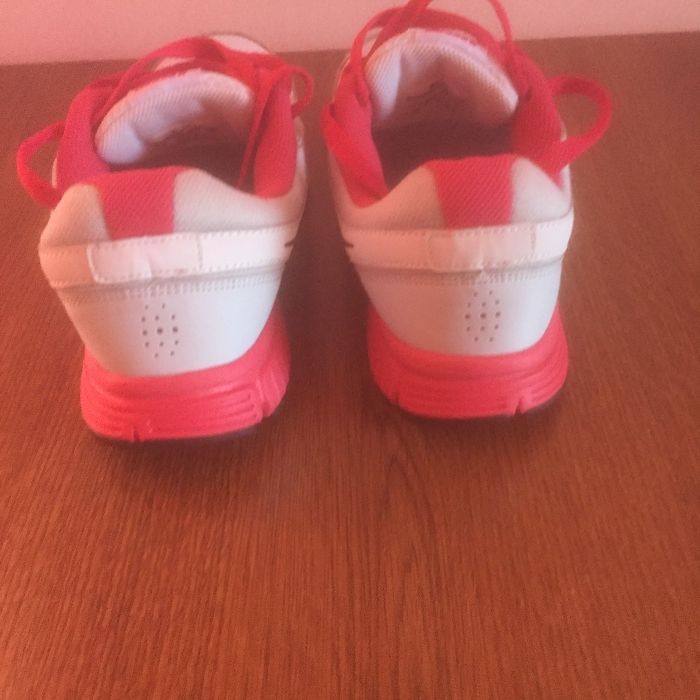 Adidași Nike Revolution