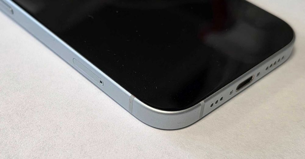 Iphone 15 128GB battery health 84%