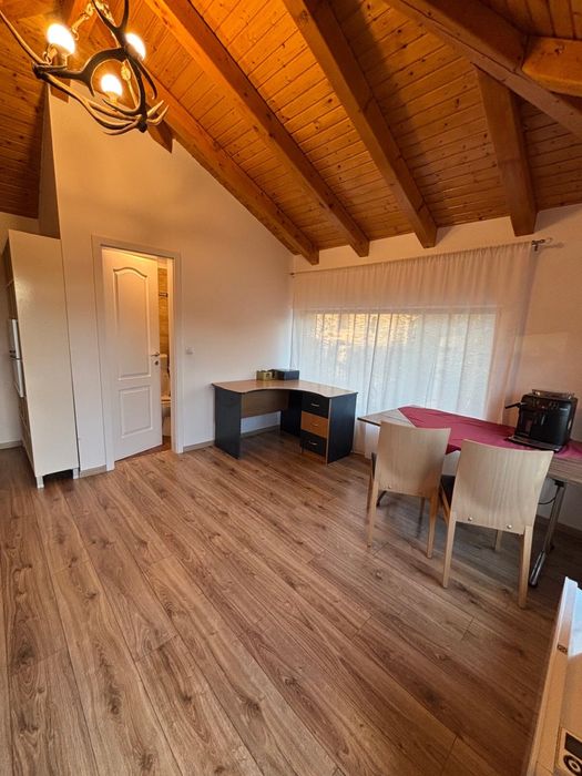 Apartament / Casa ,o camera cu gradina proprie