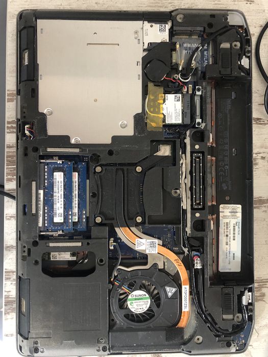 Лаптоп Dell Latitude E6420, без SSD, със зарядно, за възстановяване/части