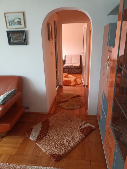 Închiriez Ap zona confecții