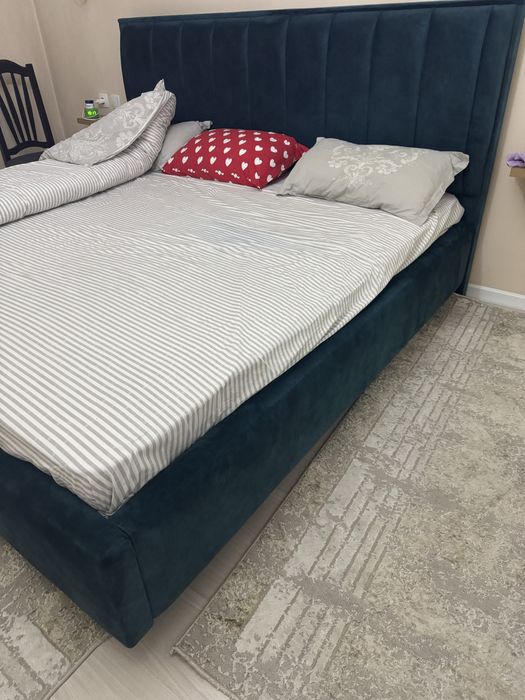 Продам кровать, два на два метра