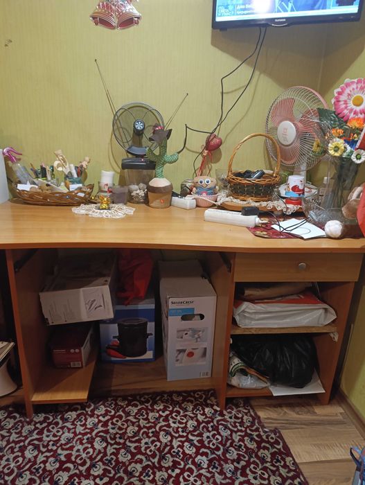 Ученическо бюро с рафт