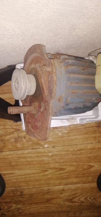 Електрически двигател