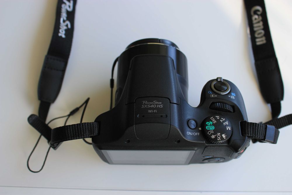 Canon PowerShot SX540 HS-4,3–215,0 mm (35 mm еквивалент: 24 – 1200 mm)