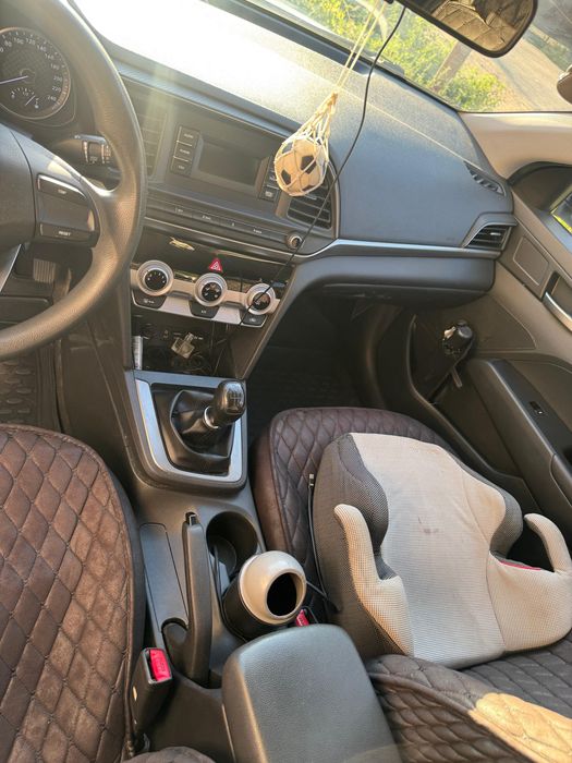 Продам машину Hyundai Elantra