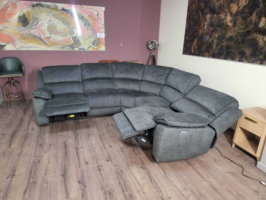 Сив ъглов диван от плат с електрически релаксиращ механизъм