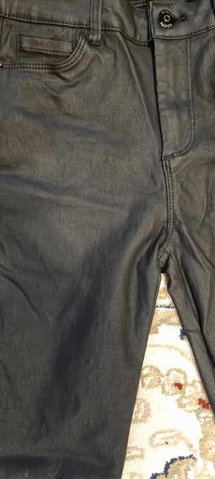 Pantaloni material cerat
