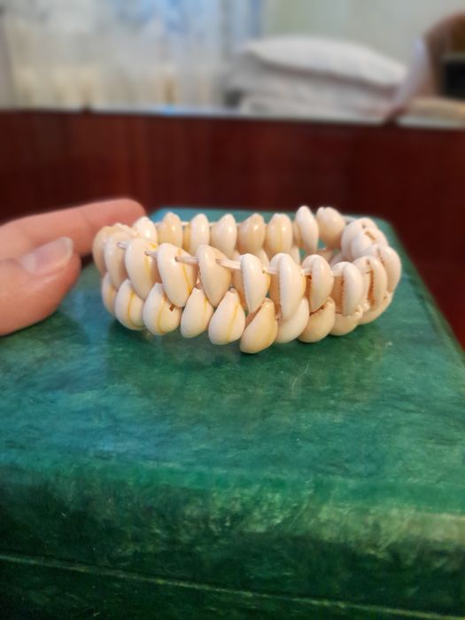 Браслет из настоящих ракушек