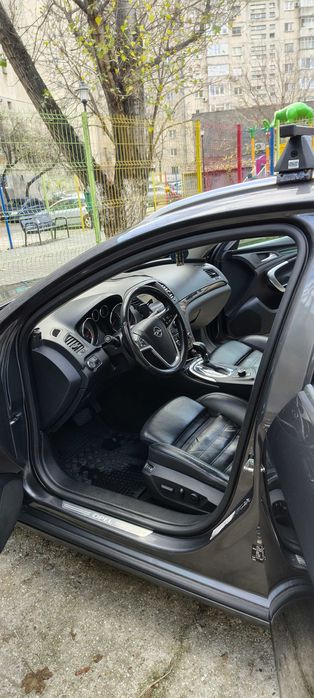 Vând Opel insigna 2.0