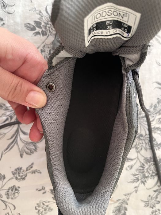 Продам тактические кроссовки.