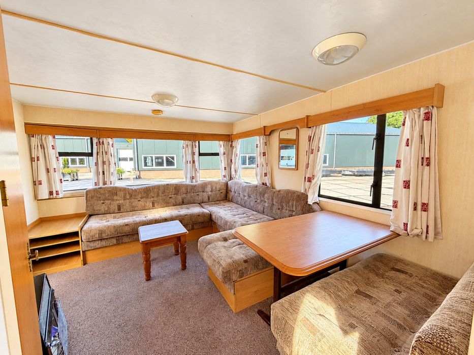 Casa mobila Casa pe roti Casa de vacanta Container Tiny house / living / 3 dormitoare / bucatarie / 2 bai / 34 mp